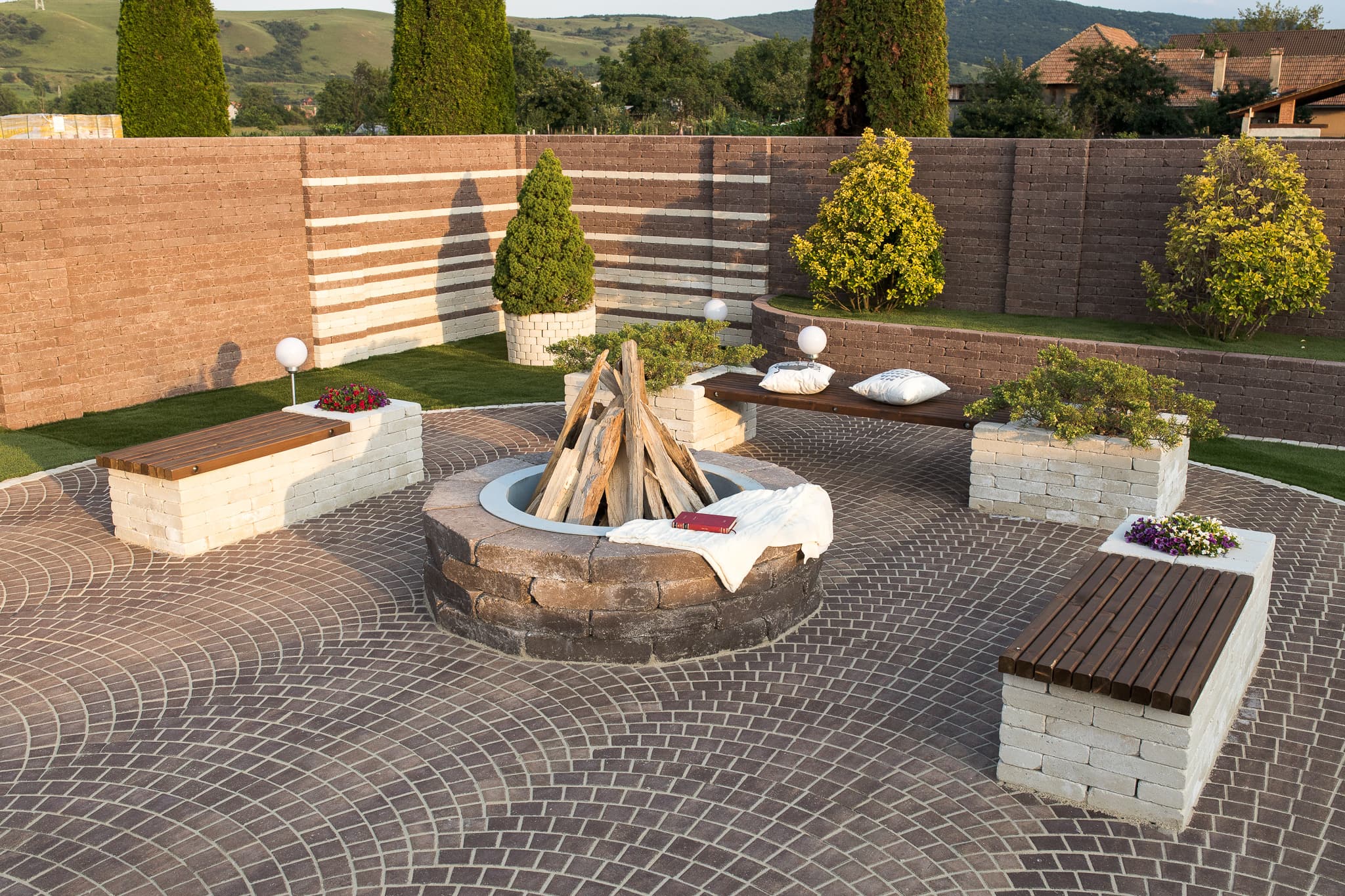 Design exterior curte - Petresti